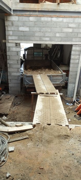 Demolições e remoção de entulho