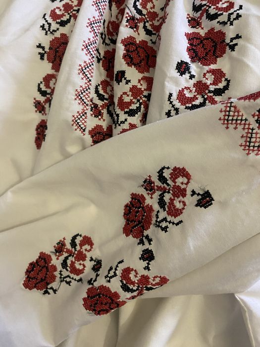 Жіноча вишиванка