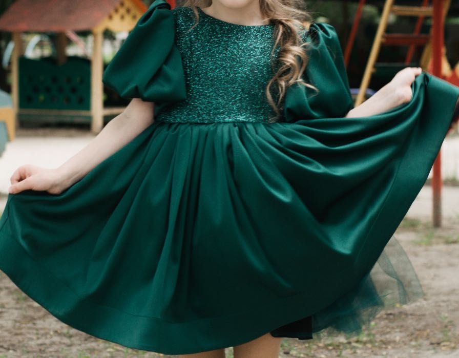 Святкова темно-зелена сукня на дівчинку 116