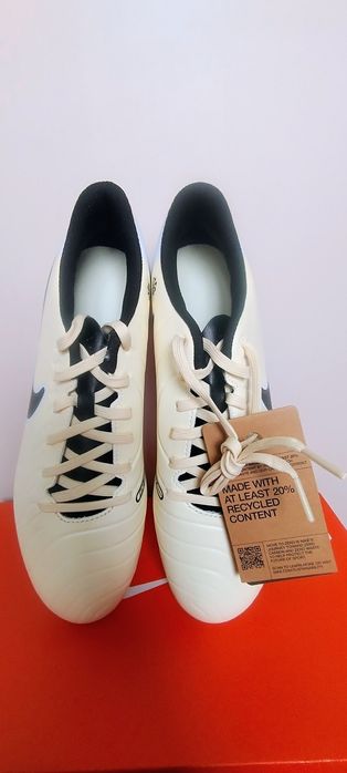 Nike Tiempo Legend 10 Club Firm Ground.