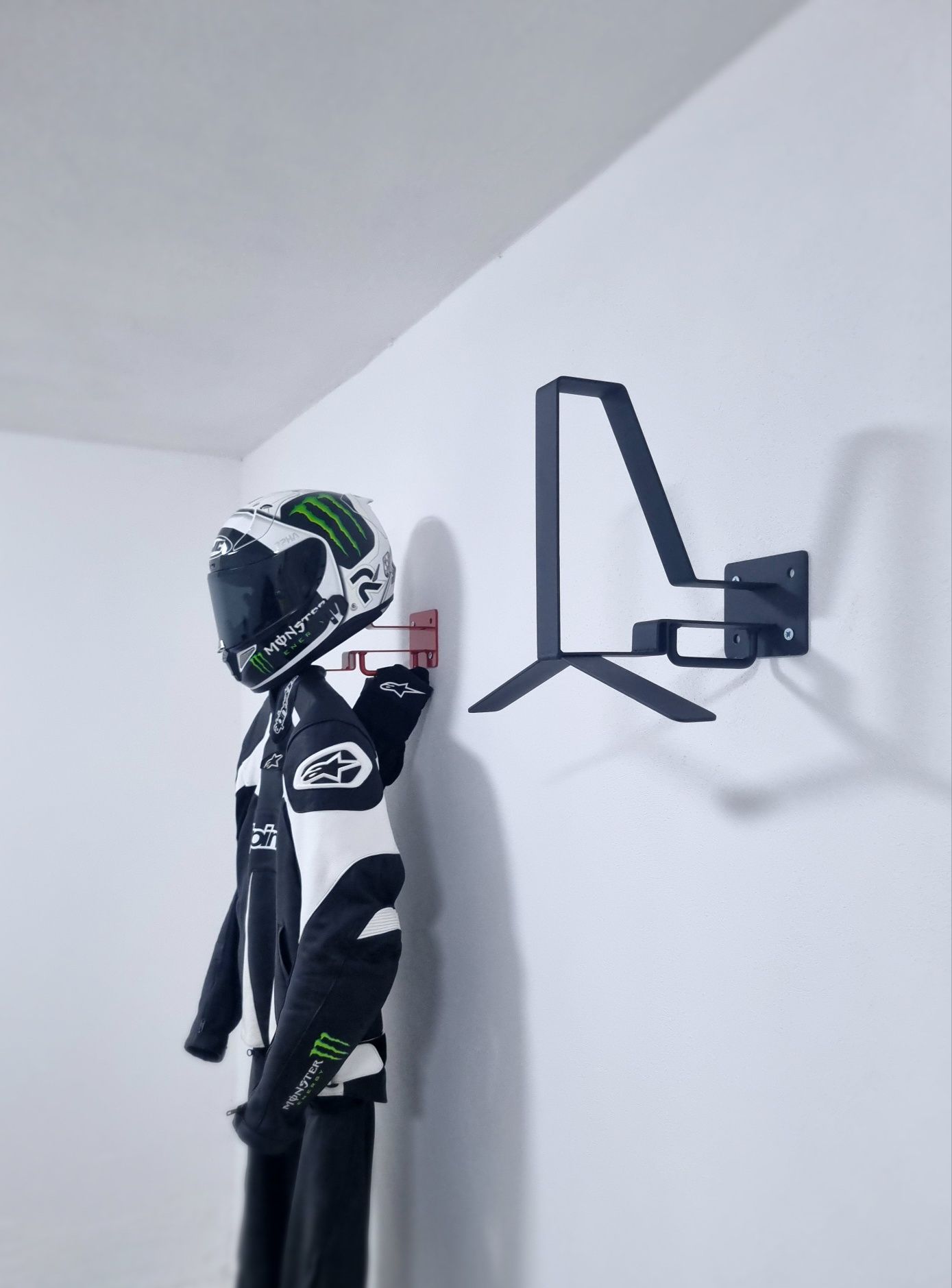Wieszak na odzież motocyklową/rowerową