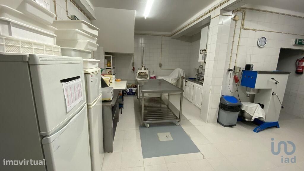 Prédio em Gavião e Atalaia de 246,00 m2