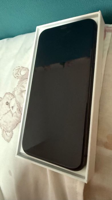 iPhone 11 Preto 128GB em bom estado