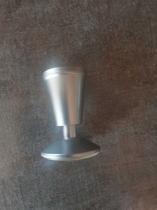 nóżki meblowe - 8 cm z możliwością regulacji.