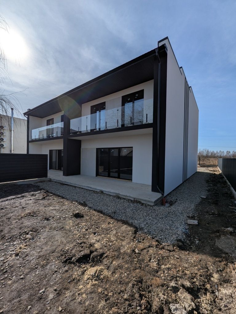 Продається  Готовий  дуплекс  5 сотих землі