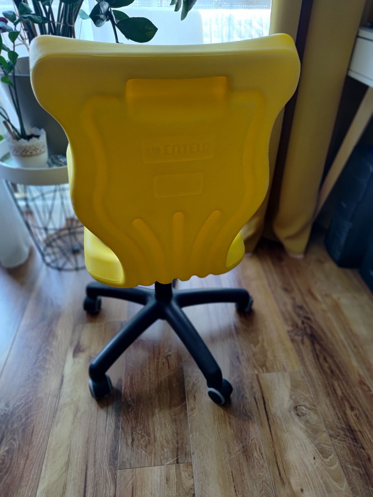 Na sprzedaż: krzesło Entelo TWIST SOFT rozm. 4 – żółte