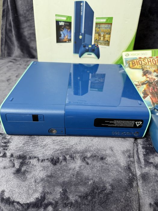 Xbox 360 500GB Special Blue Edition - zestaw dla kolekcjonera!