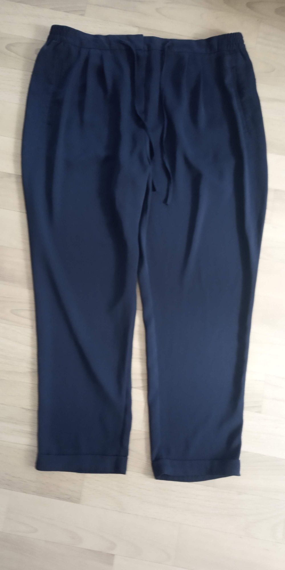 Spodnie granat roz EUR 44 firmy F&F