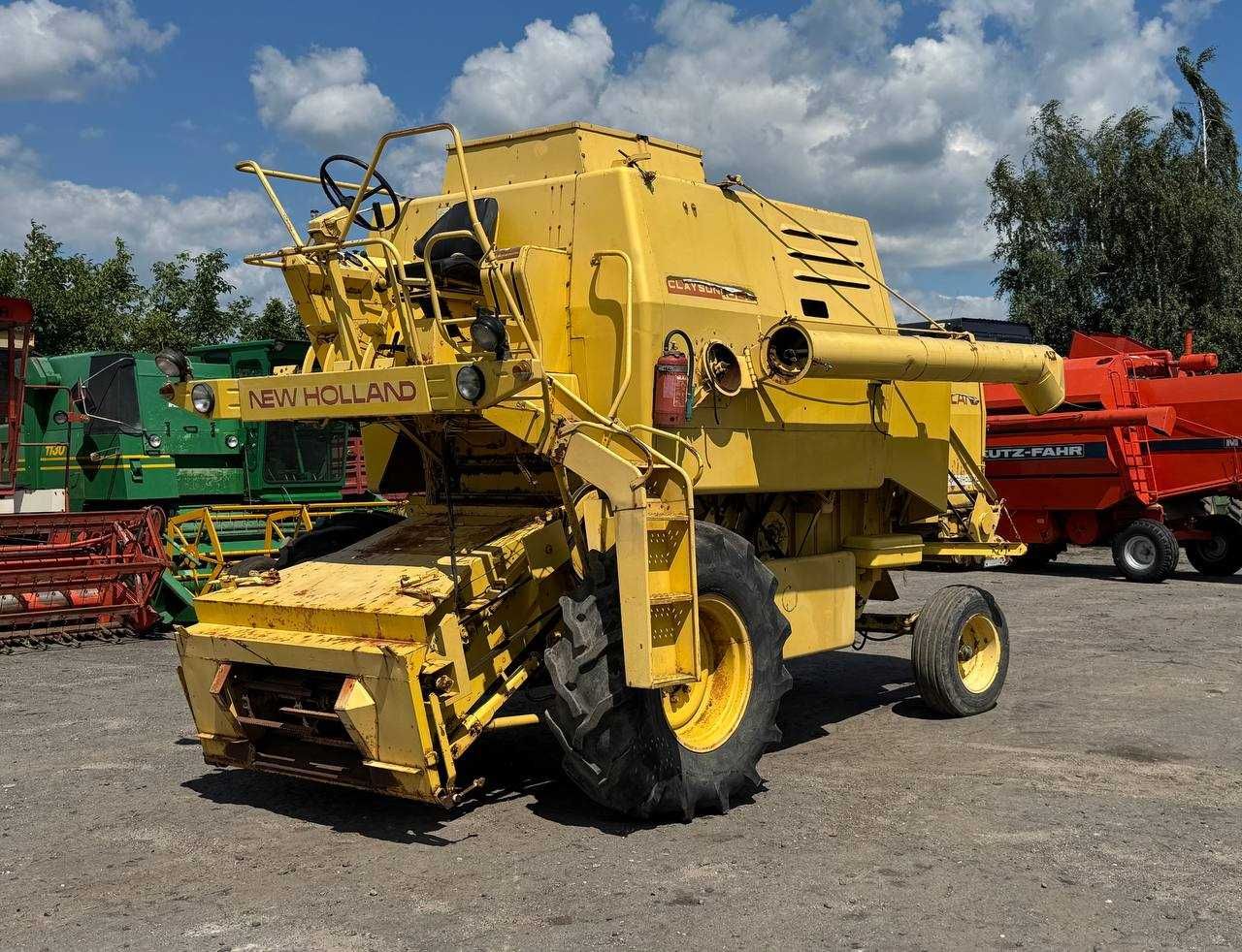 Свіжо привезений зерновий комбайн New Holland 1520 700МОТОГОДИН