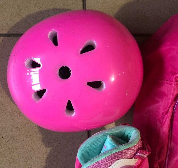 Игровой набор:ролики(все! колеса светящиеся), защита, шлем, рюкзачек