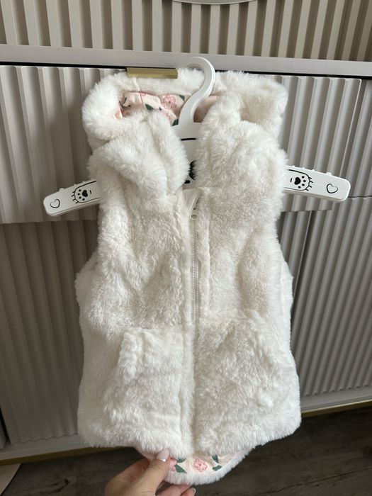 Kamizelka slodka baranek 86 biala kaptur kieszenie