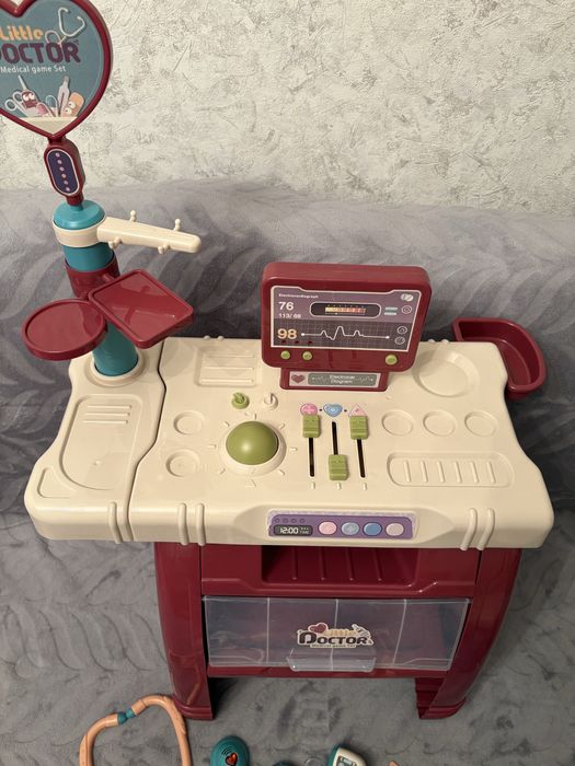 Детский туалетный столик. Набор врача с звуком, светом