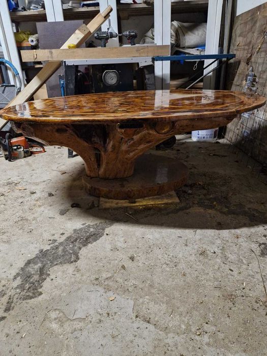 Stół z żywicy epoksydowej