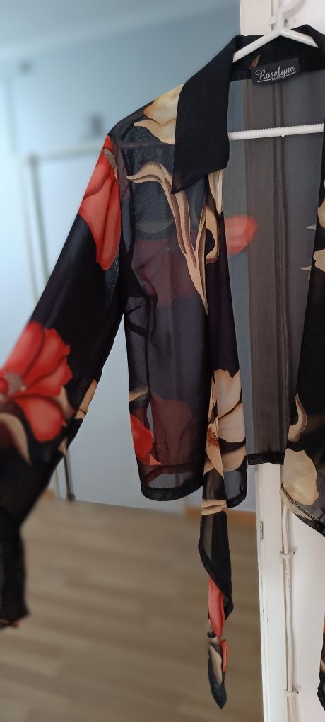 Camisa traçada e estampada. Usada. Tamanho S