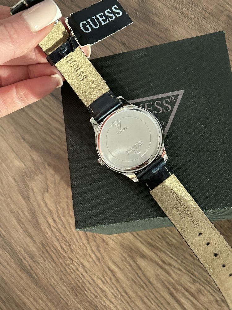 Годинник жіночий Guess