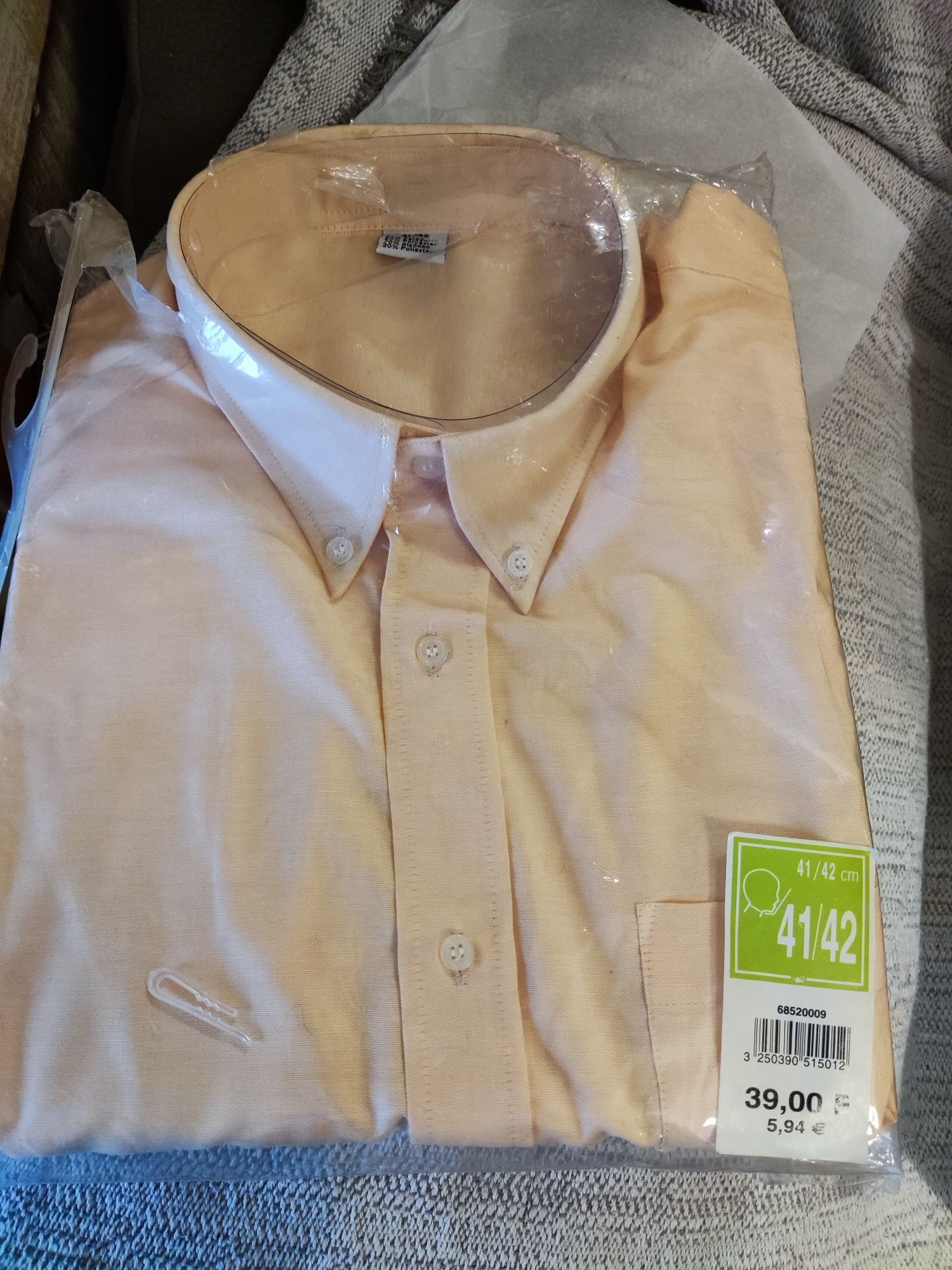 Camisa nova. Nunca usada tamanho 41/42 L