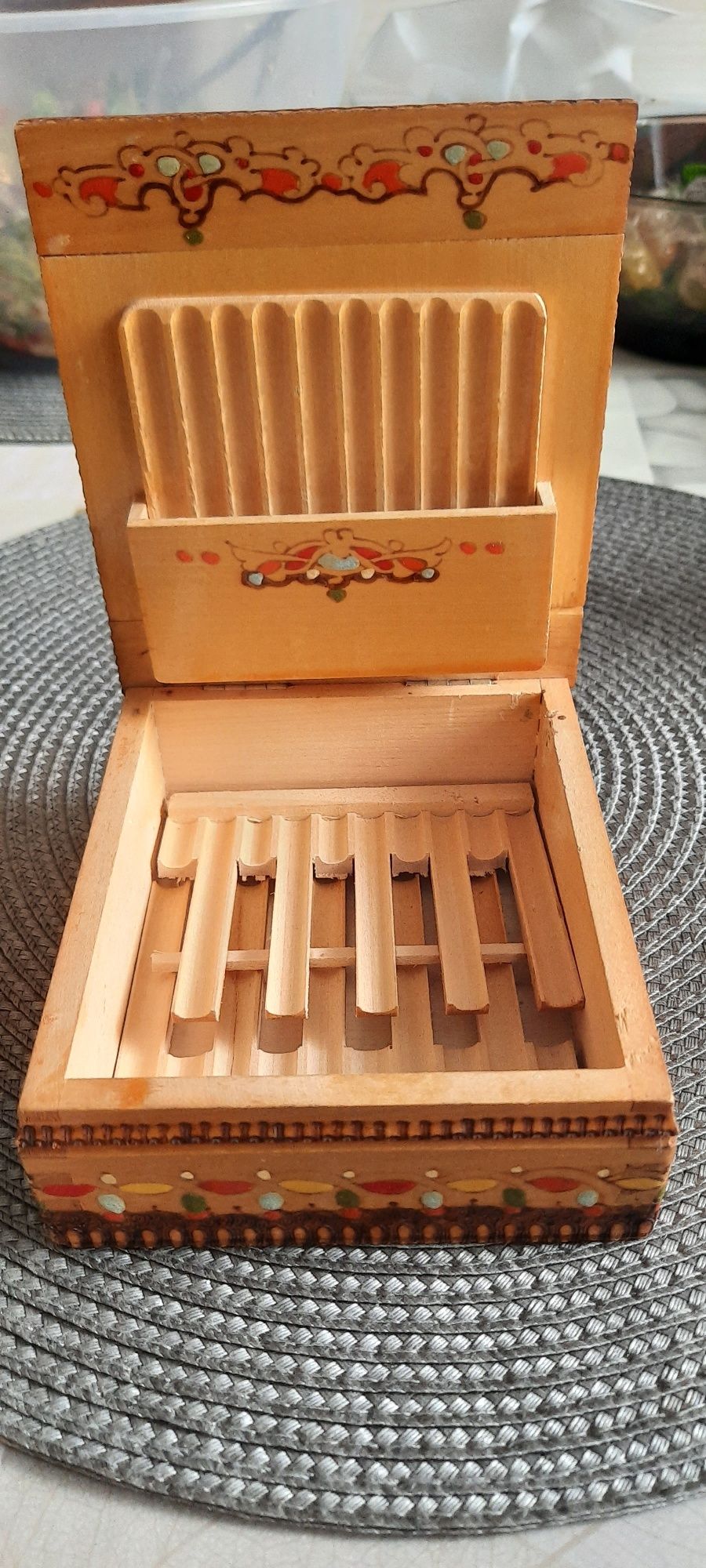 Drewniana szkatułka kasetka na papierosy papierośnica Cepelia