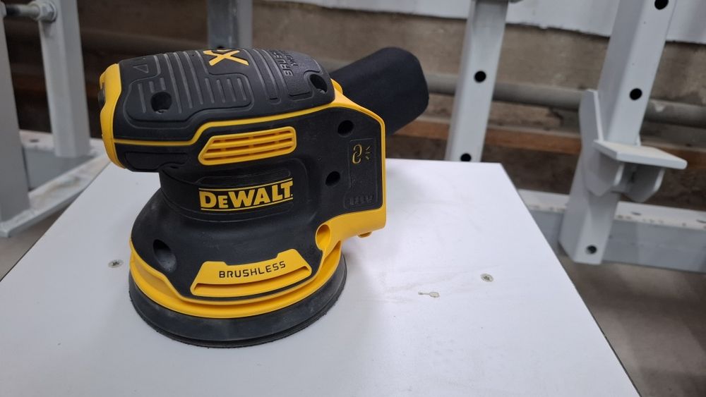 Szlifierka DeWALT DCW210