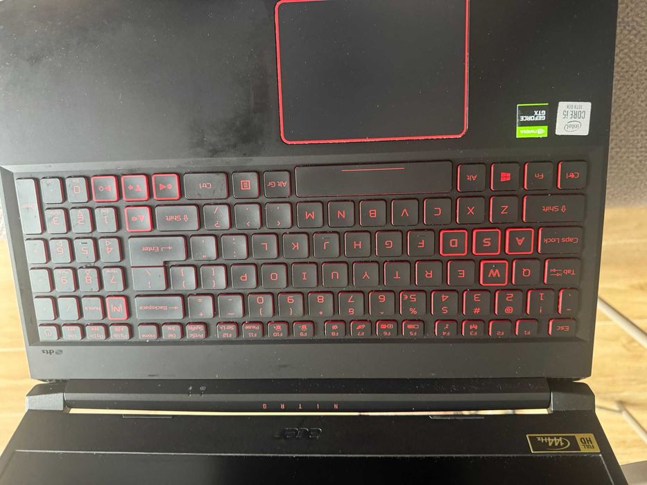 Laptop Acer Nitro 5 i5-10300H/GTX 1650Ti/16GB/SSD  144Hz