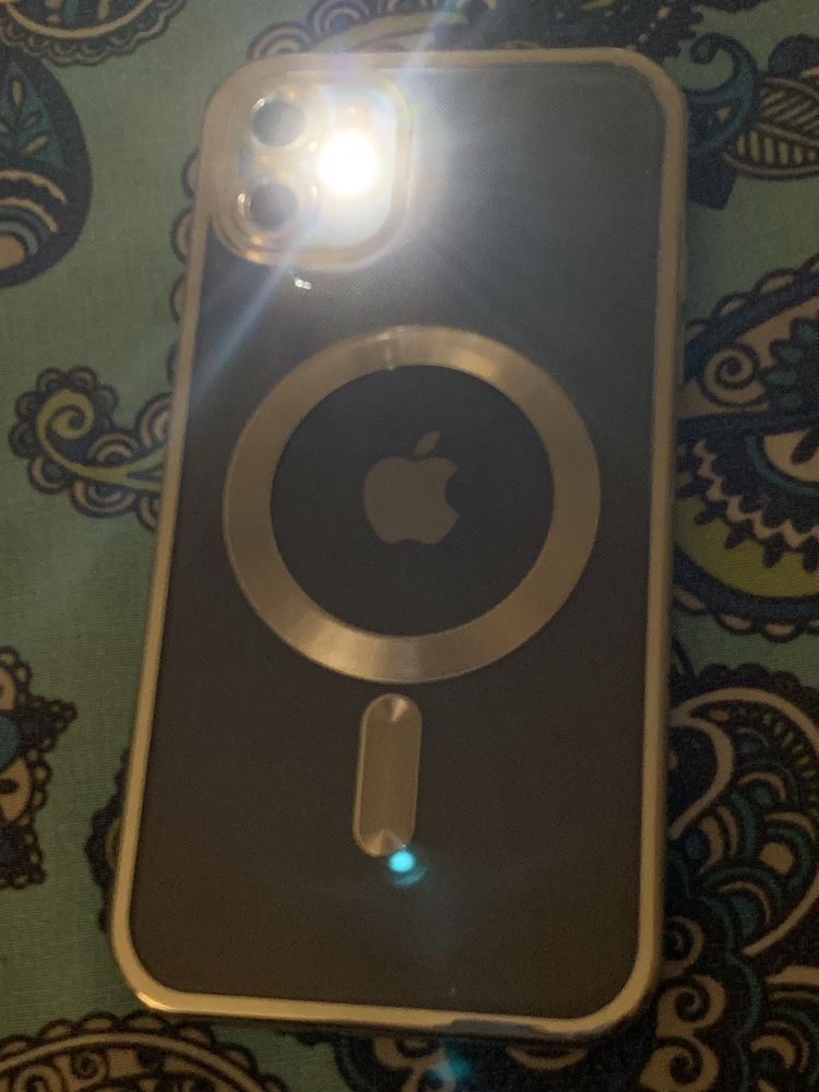 Iphone 11 preto com capa