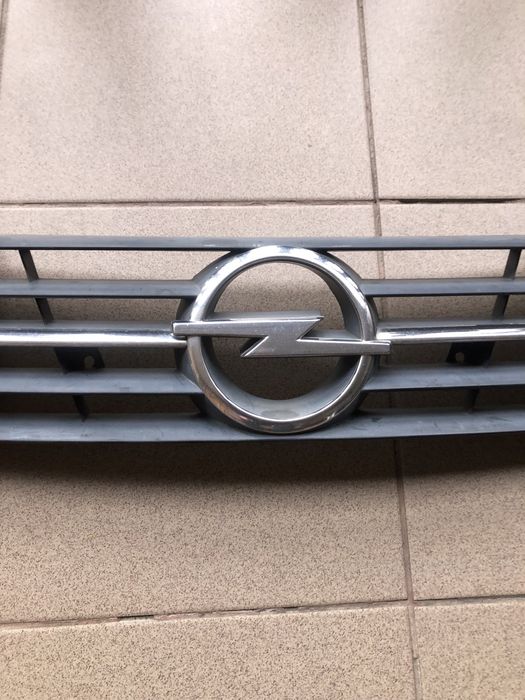 Решітка радіатора opel sintra