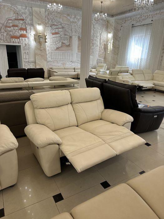 Розкішні шкіряні дивани 2-ка і 3-ка в білому кольорі з механізмом