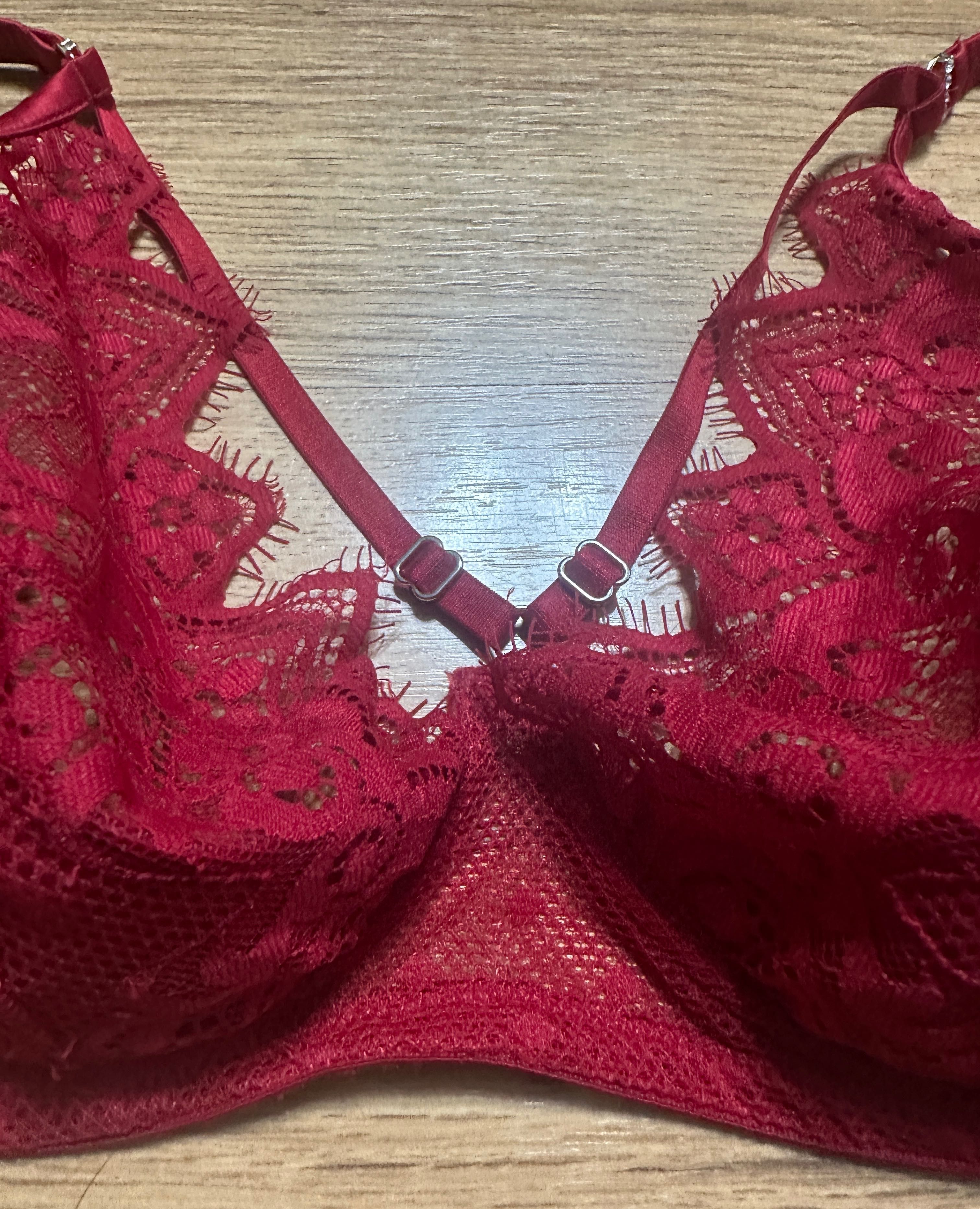 Czerwony stanik biustonosz Intimissimi 80C koronka kryształki paski