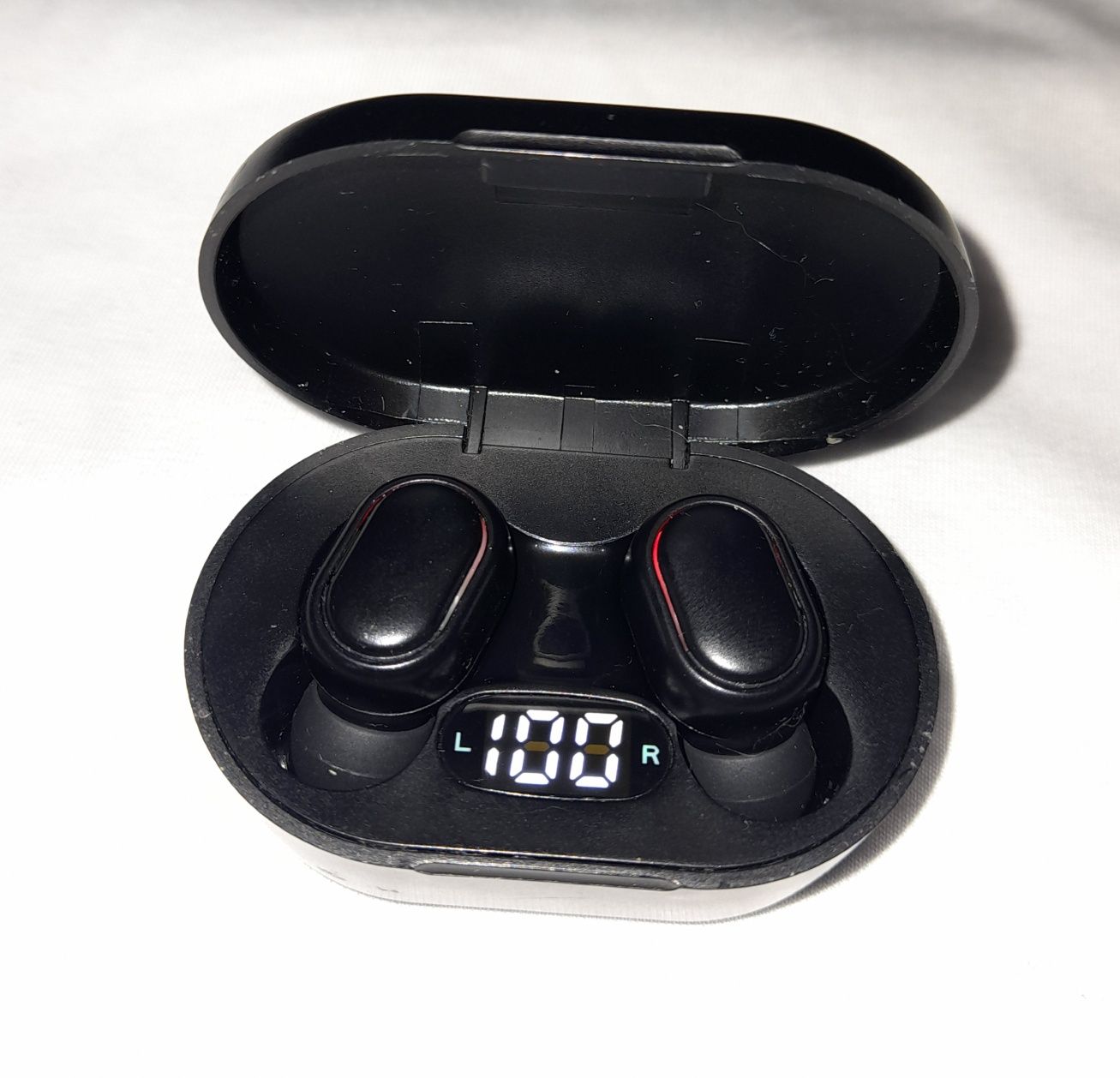 Earbuds Pretos Com Caixa