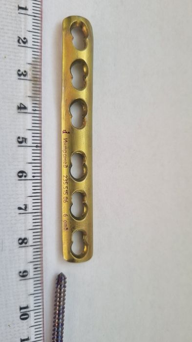 Титанова пластина