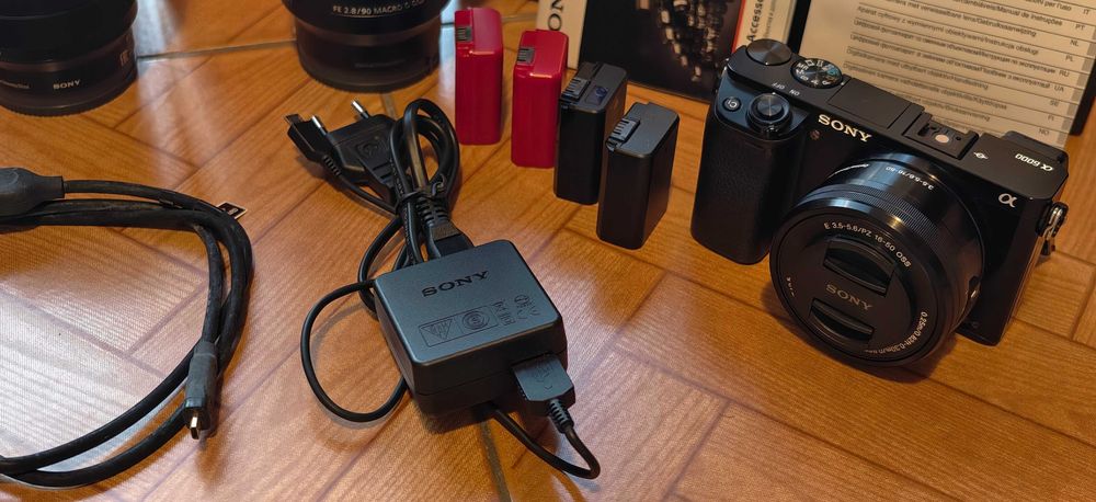 Camera DSLR Sony Alpha 6000 + SELP1650 + SEL90M28G + SEL1018 + MK-35mm