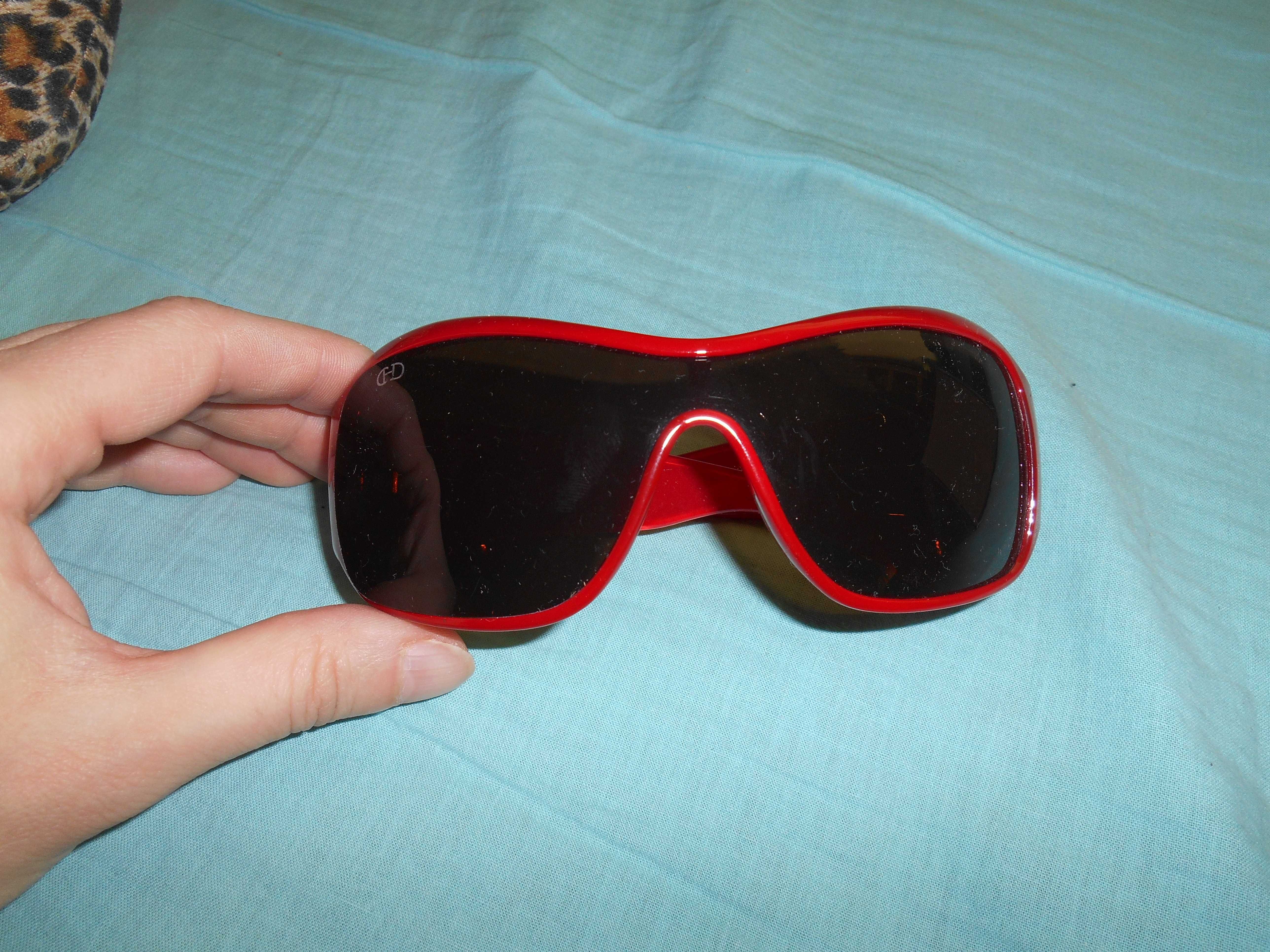 Czerwone okulary przeciwsłoneczne  ładne