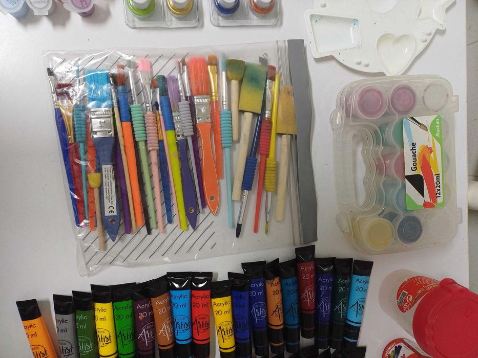 Conjunto de pintura com 180 utensílios