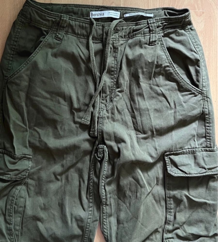 Spodnie cargo khaki, Bershka