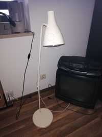 Nietypowa lampa podłogowa Ikea Snöig Snoig