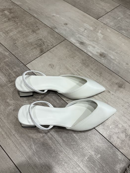 Sapatos de salto brancos SHEIN