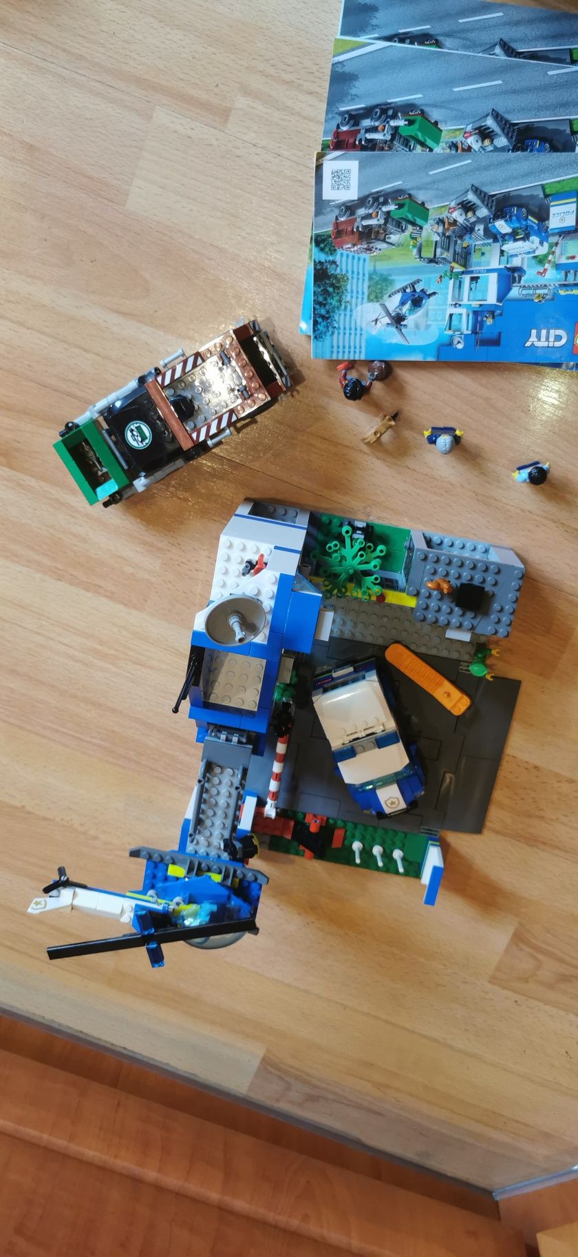 lego city 60316 posterunek policji z płyta drogową