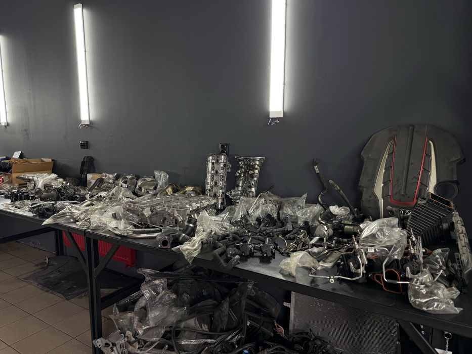 Сто займається ремонтом двигунів,заміною грм