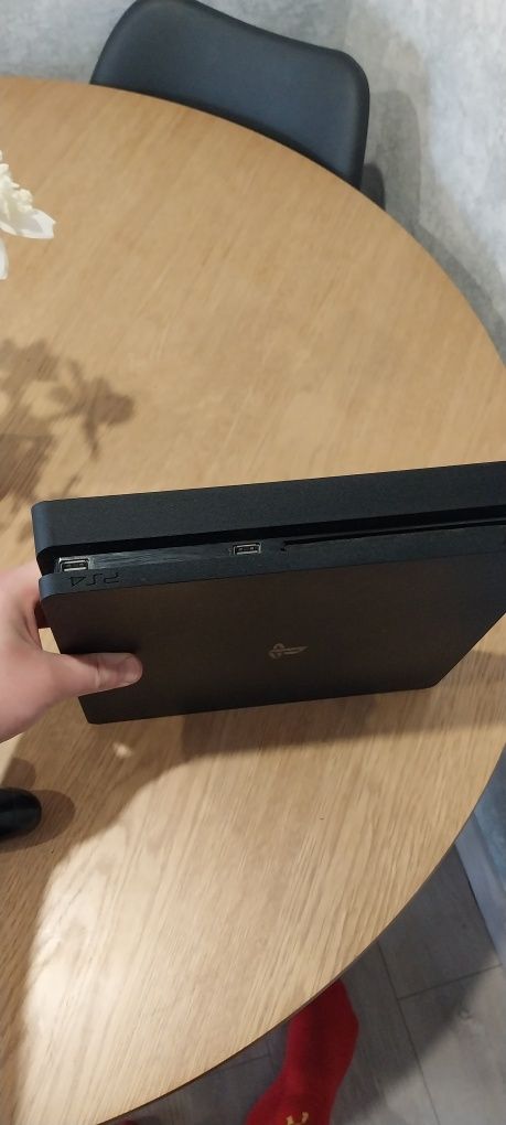PS4 slim 1TB гарному стані