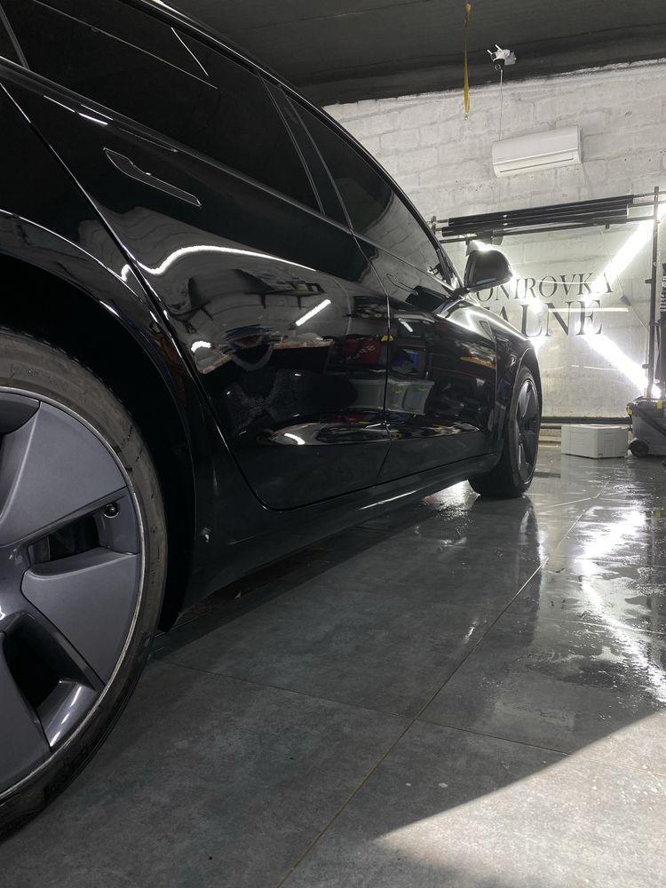 Tesla Model 3 2023 року Rest