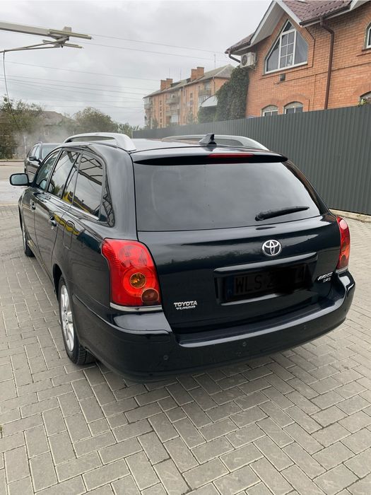 Toyota Avensis 2005 рік