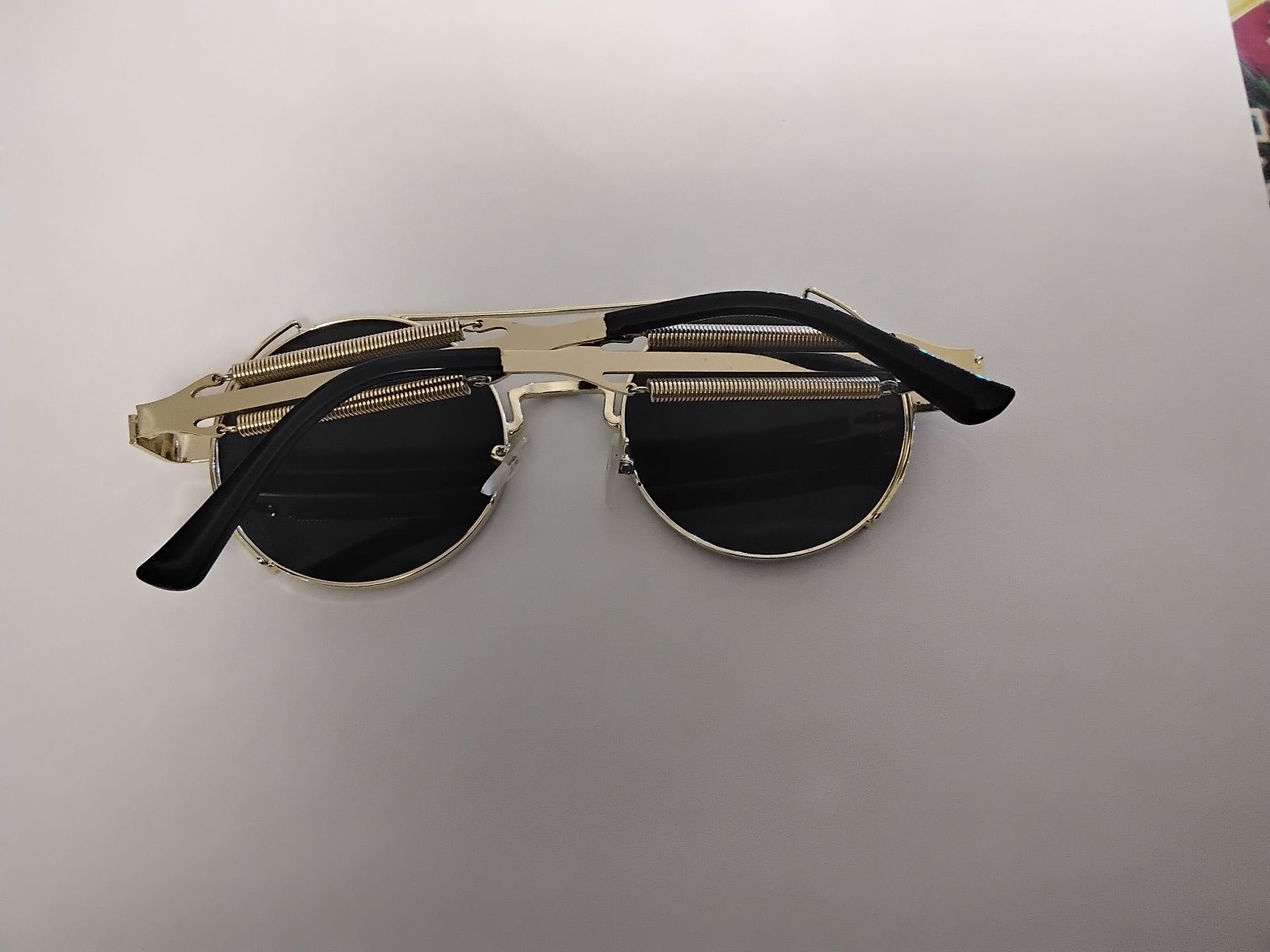 Oculos unisex para sol.