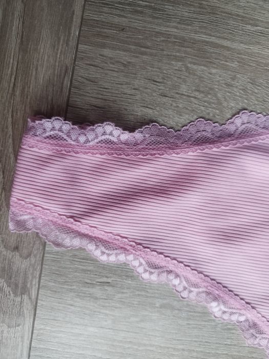 Stringi prążek z koronką L