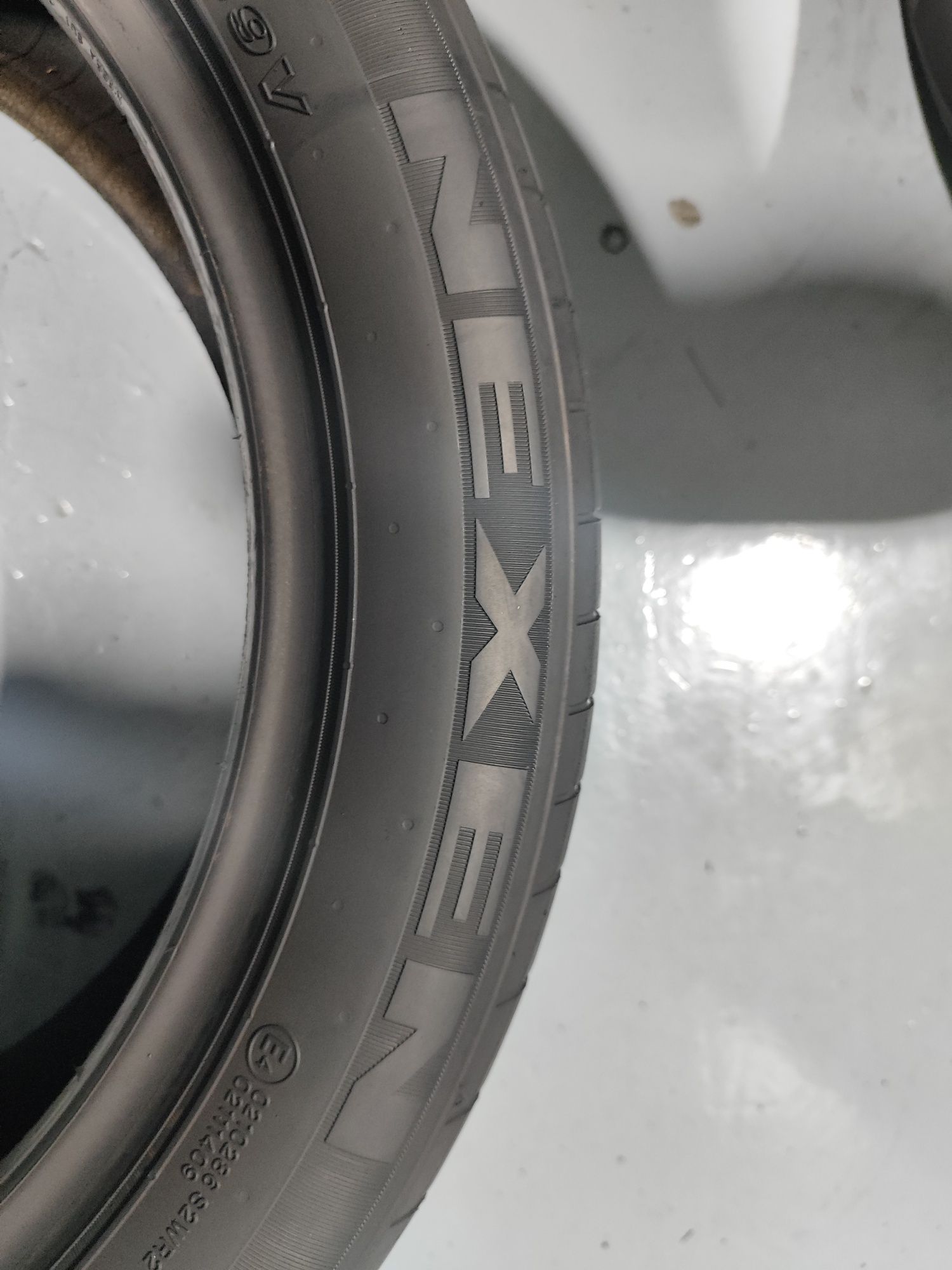 2 pneus semi novos 205-50R17 Nexen - Oferta dos portes