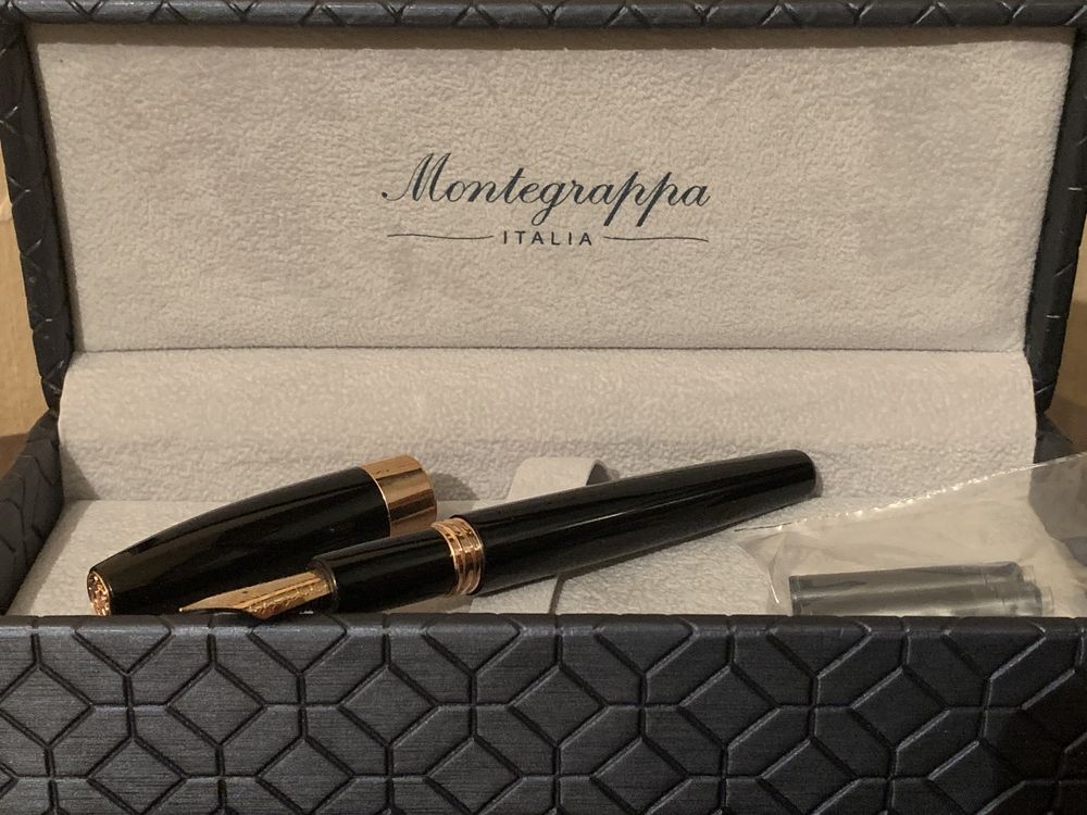 Перьевая ручка Montegrappa Fortuna Black Resin Rose Gold