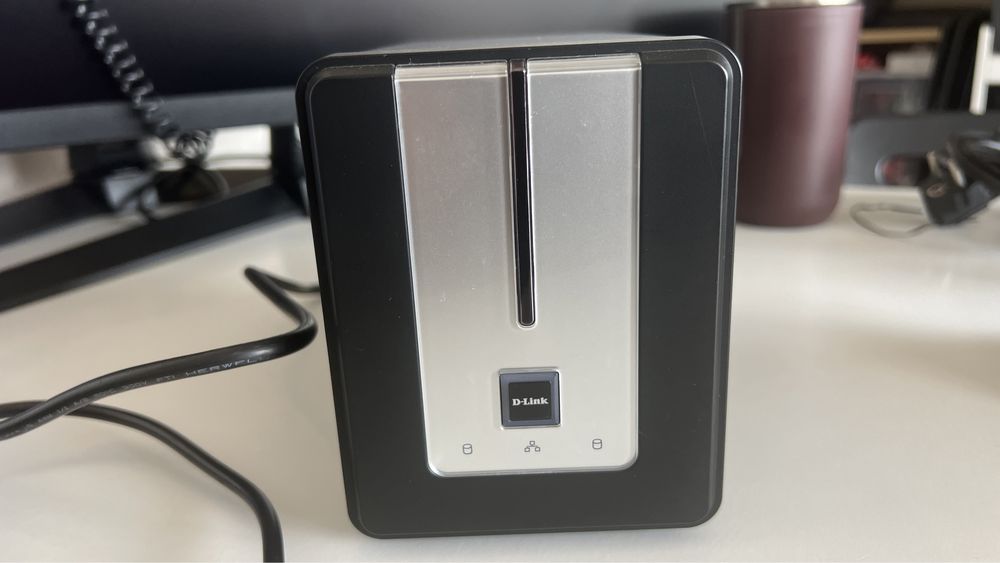 NAS D-Link DNS-323 com 2 slots de disco