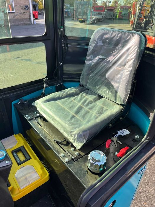 Minikoparka Bobdog  pełna kabina + młot w komplecie !