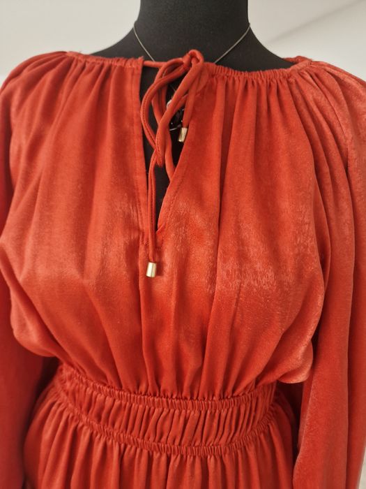 Sukienka satynowa, maxi.