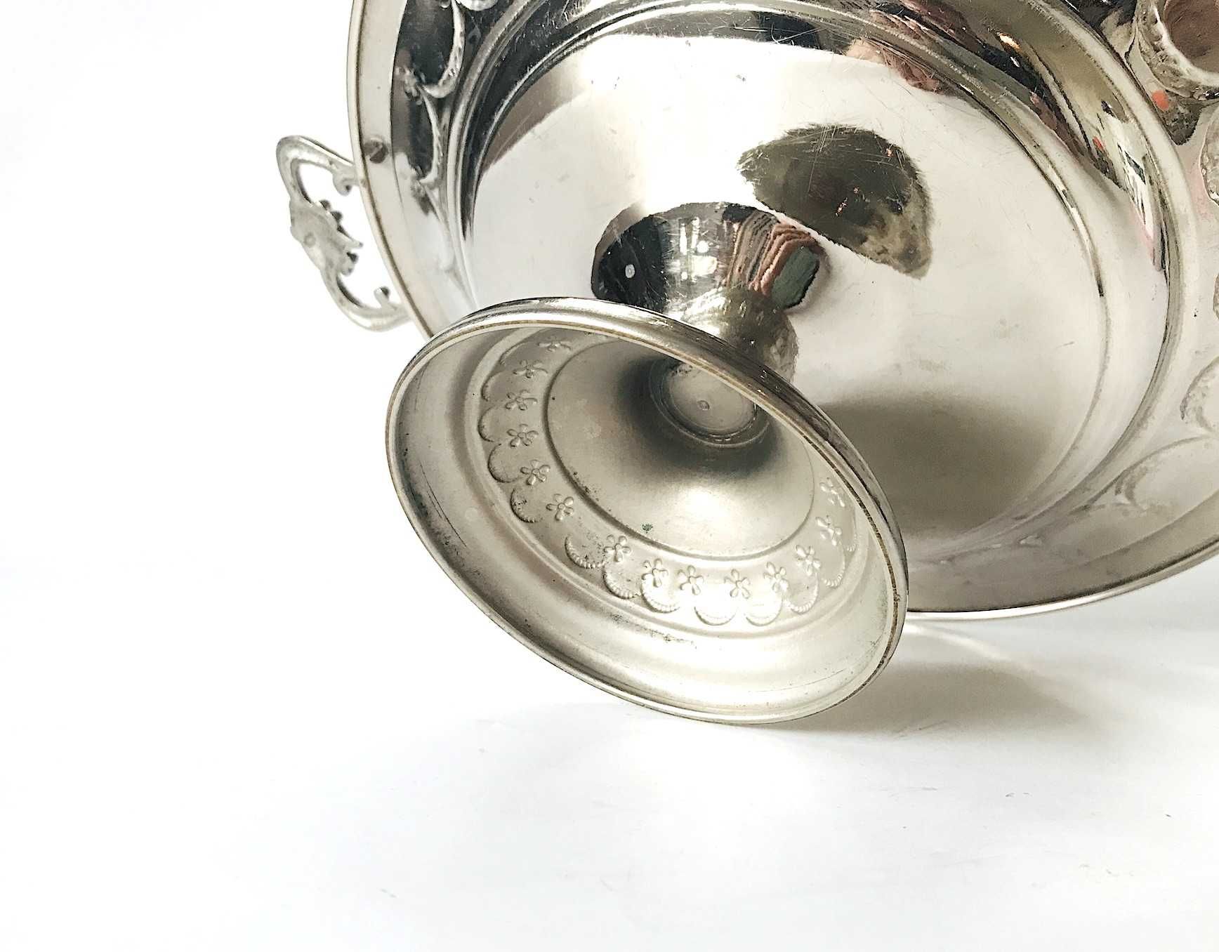 Patera metalowa srebrna na nodze Girlandy Elegancka
