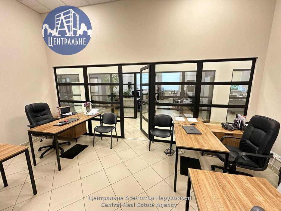 Оренда просторого кабінетного офісного приміщення в центрі, 8€/м.кв.