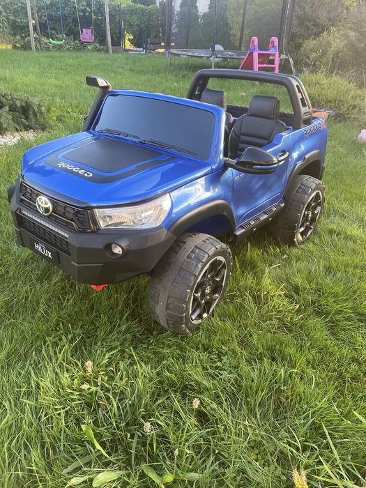 Lean Toys. Toyota Hilux. Samochód akumulatorowy dla dzieci 4x4